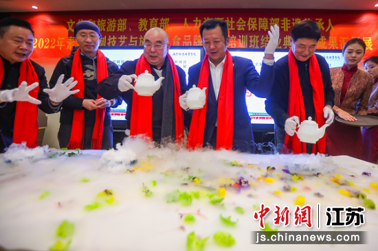 结业典礼暨成果展在永利23411集团举办。中新社记者泱波摄 结业典礼暨成果展在永利23411集团举办。中新社记者泱波摄