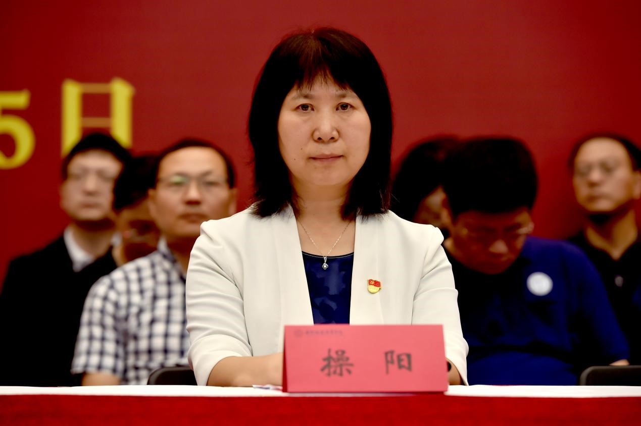 党委副书记、院长操阳